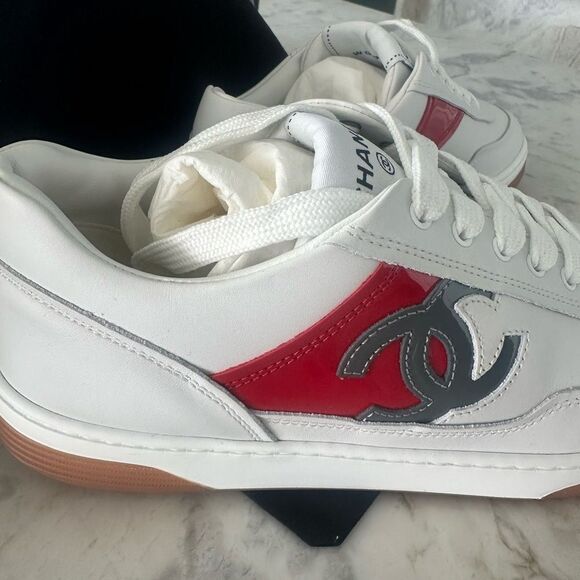 Chanel Woman’s White Sneakers with red  and grey CC logo - Picture 3 of 8